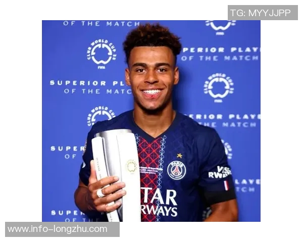 杜埃荣获2025年欧洲金童奖巴黎官方社媒发布祝贺海报 杜埃荣获2025年欧洲金童奖巴黎官方社媒发布祝贺海报